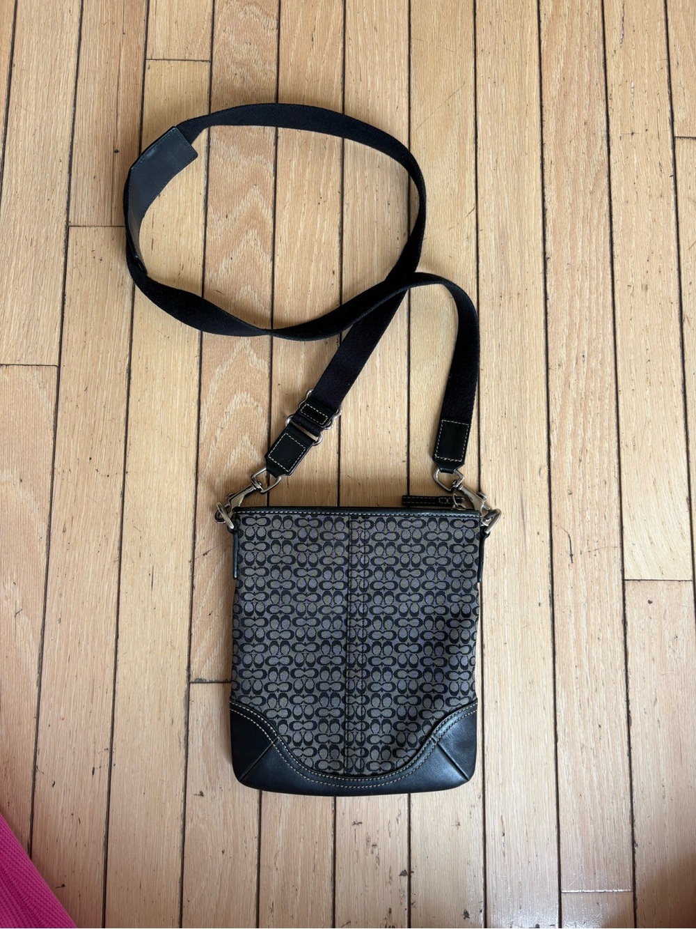 Vintage Coach Signature Crossbody Bag in Black Y2K